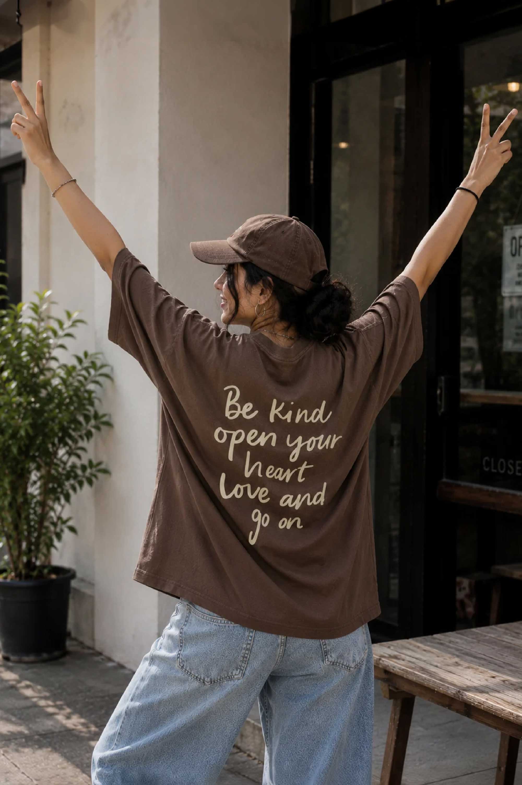 Love & Go On Oversized Tee 🤍