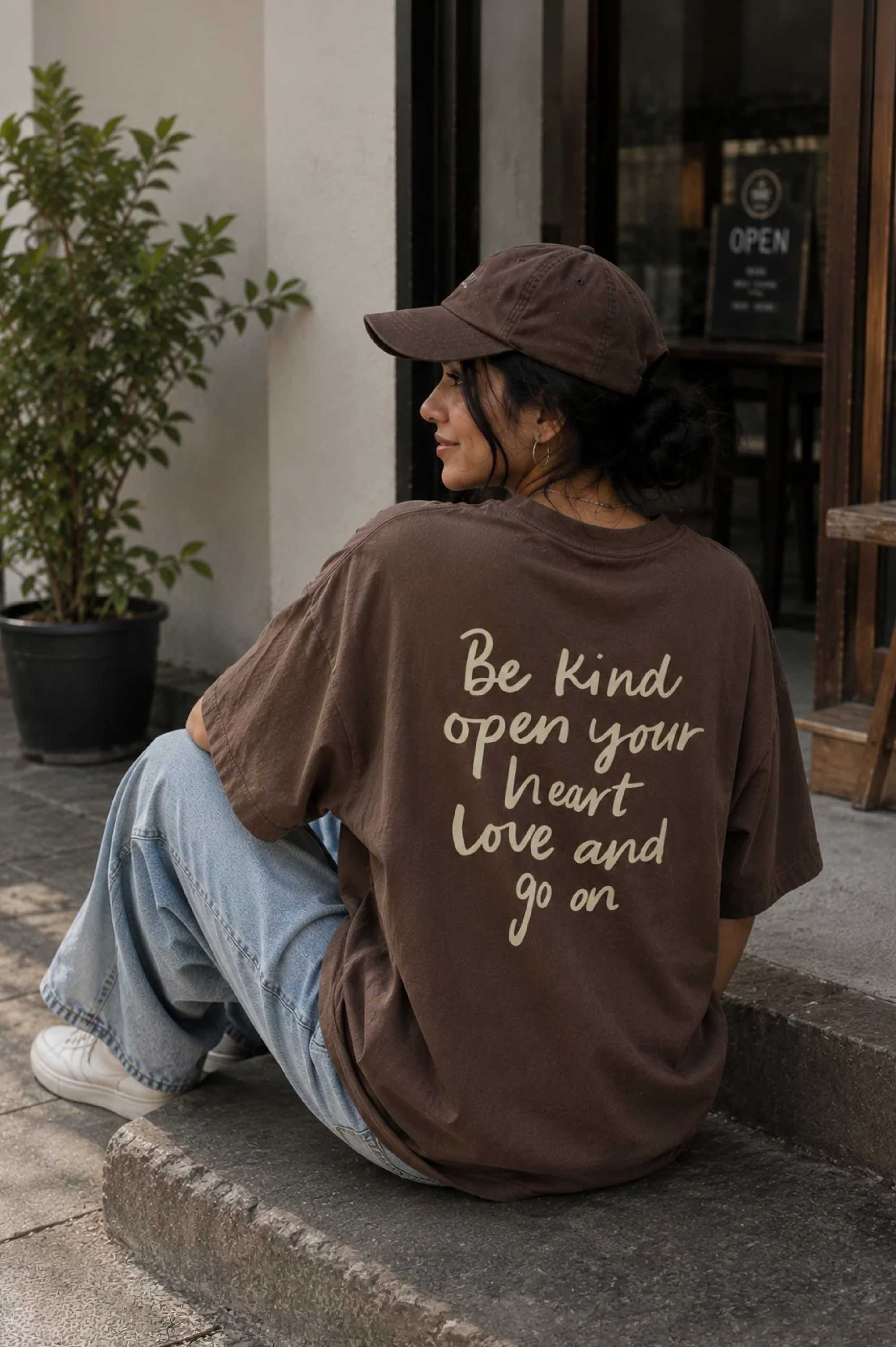 Love & Go On Oversized Tee 🤍