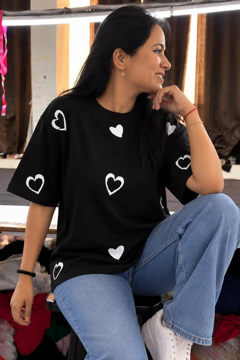 Bits & Pieces – Cute Heart Oversized Tee (Black)