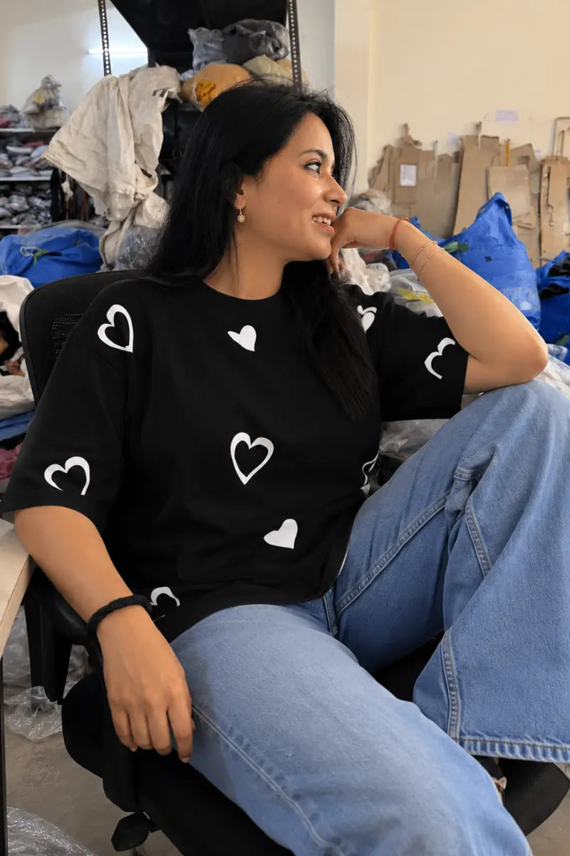 Bits & Pieces – Cute Heart Oversized Tee (Black)